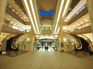 Illustration for article titled Escalators of Tokyo: a Visual Encyclopedia of a City's Moving Staircases